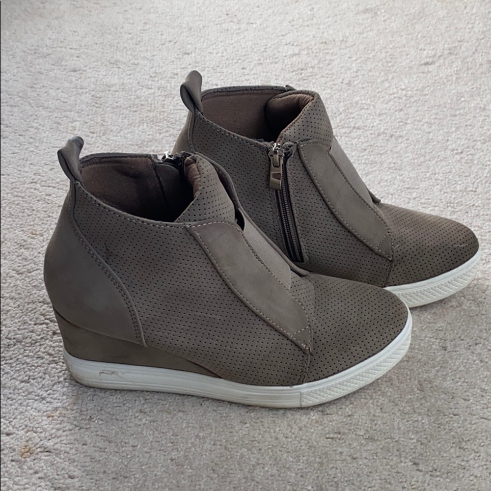 Sneaker wedges